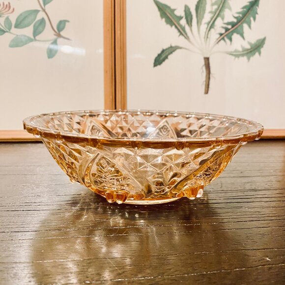 Vintage Pink Glass Candy Dish with Heart and Rose Pattern Victorian Style‎ - Picture 2 of 8